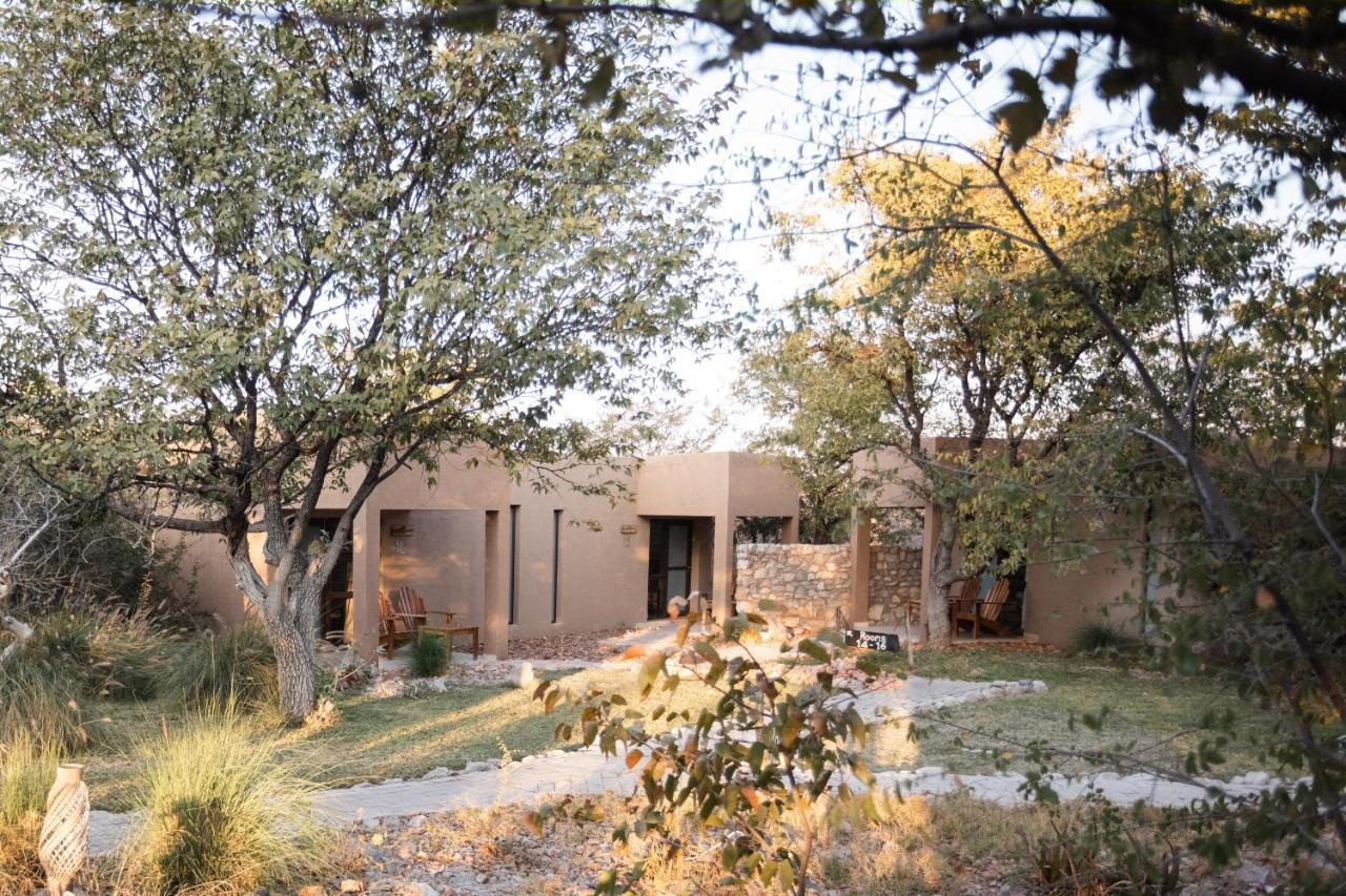 Toshari Lodge Okaukuejo Exterior photo