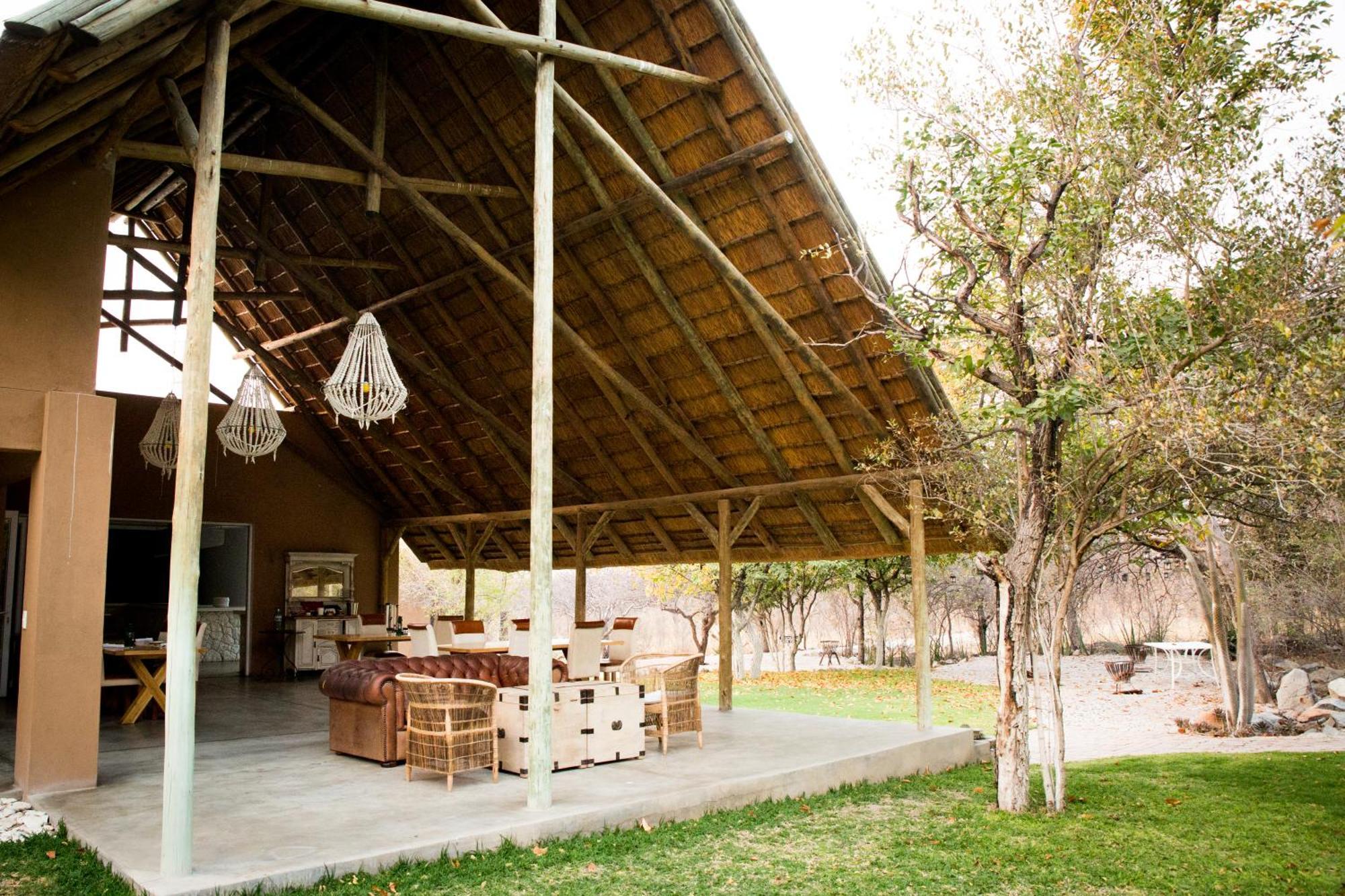 Toshari Lodge Okaukuejo Exterior photo