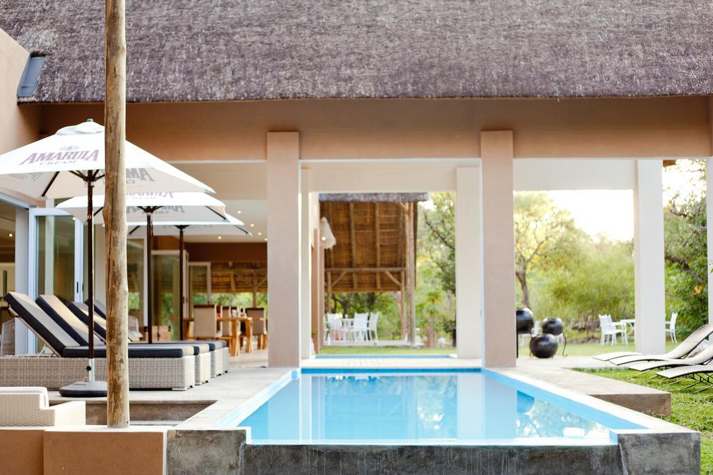 Toshari Lodge Okaukuejo Exterior photo