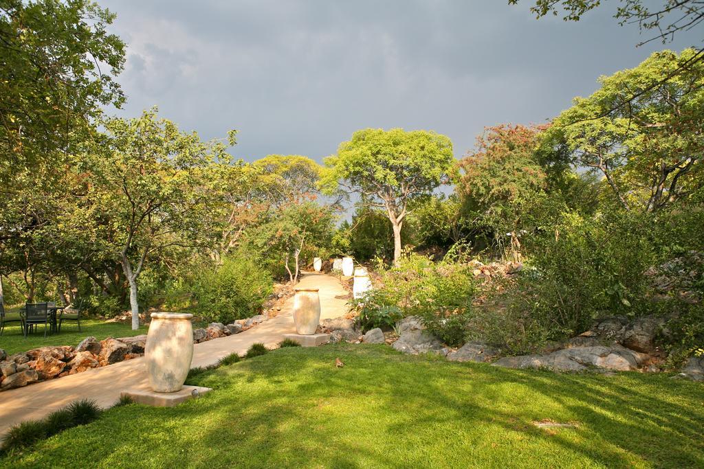 Toshari Lodge Okaukuejo Exterior photo