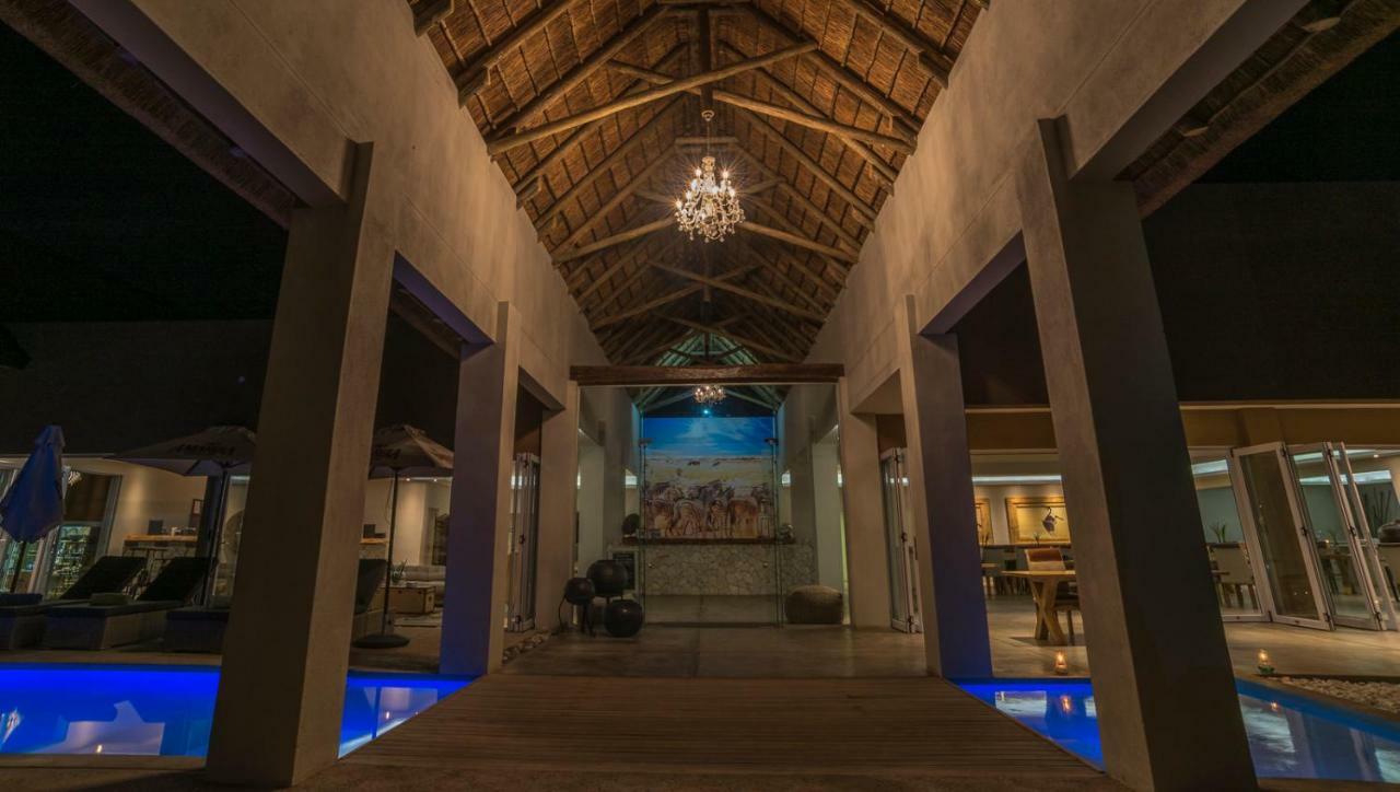 Toshari Lodge Okaukuejo Exterior photo